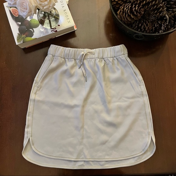 lululemon athletica Dresses & Skirts - Lululemon Athletic Skirt Size 8 Excellent Condition